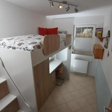 52 1 Lindenweg 6a *